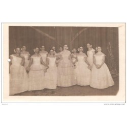 Tarjeta postal mujeres vestidas de novia