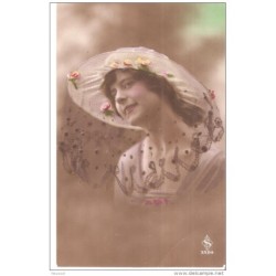 Tarjeta postal mujer escrita por detras1917