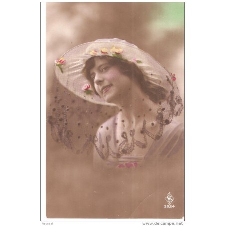 Tarjeta postal mujer escrita por detras1917