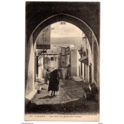 Tarjeta postal de  tanger  une rue du quartier arabe 1920