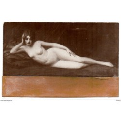 Postal de mujer posando tumbada