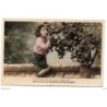 Tarjeta postal  circulada a argentina niña comiendo fruta