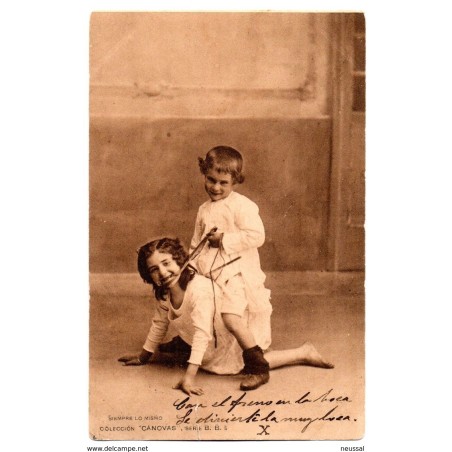 Tarjeta postal de circulada con pareja de niños jugando con cuerdas