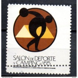 Viñeta  de salon de deporte y camping con dentado desplazado