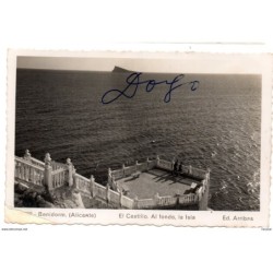 Tarjeta postal de benidorm alicante  el castillo al fondo la isla