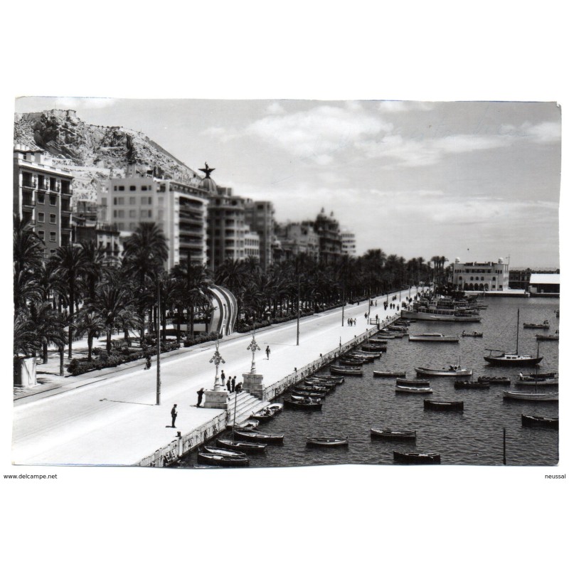 Foto de alicante la esplanda con cliche en los edificios Foto de alicante la esplanda con cliche en los edificios