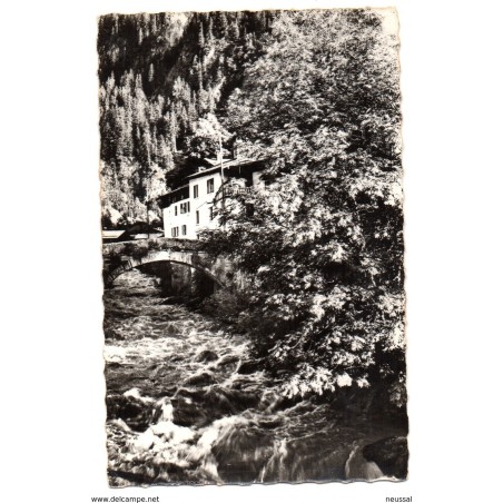Tarjeta postal de beaufort les bords du doron et pont historique