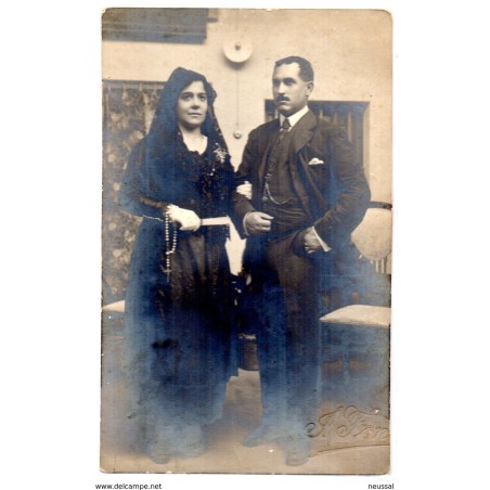 Tarjeta postal de pareja posando