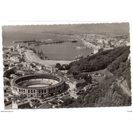 Tarjeta postal de malaga  plaza de toros y vista del puerto