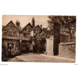 Postal de winchester entrance to cathedral close