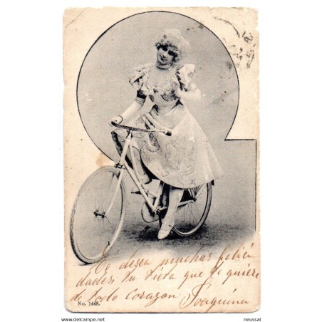 Postal  mujer en bicicleta circulada