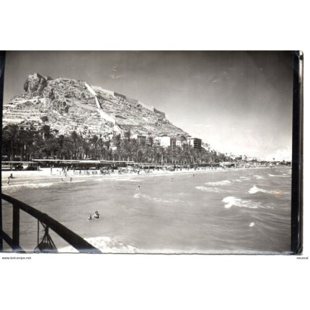 Foto  de Alicante playa y castillo de santa barbara