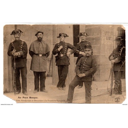 Postal circulada de gendarmes  Au pays basque 1904