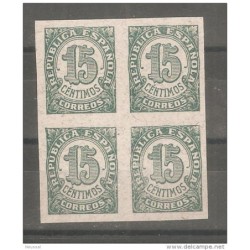 Sello n 747sa en bloque de 4 y papel gris