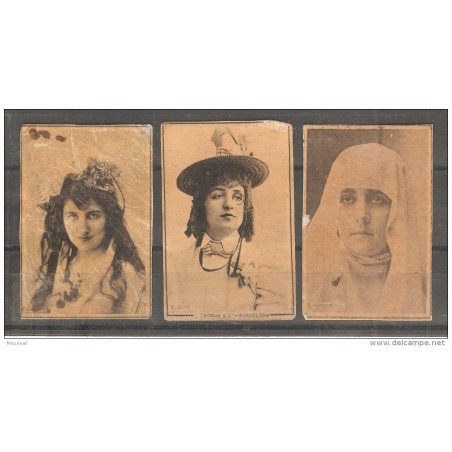 3 dibujos mujeres papel